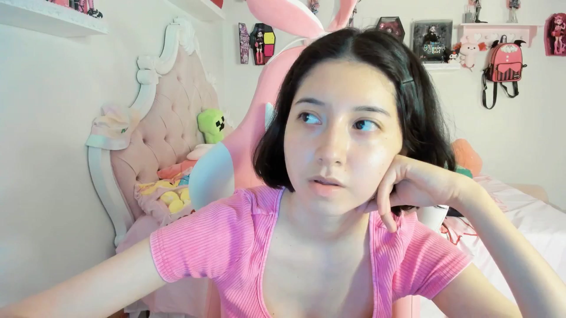 Gallery image thumbnail from Cherrycute666's myfreecams stream on, 08/18/2025, 01:37 image 16 of 20