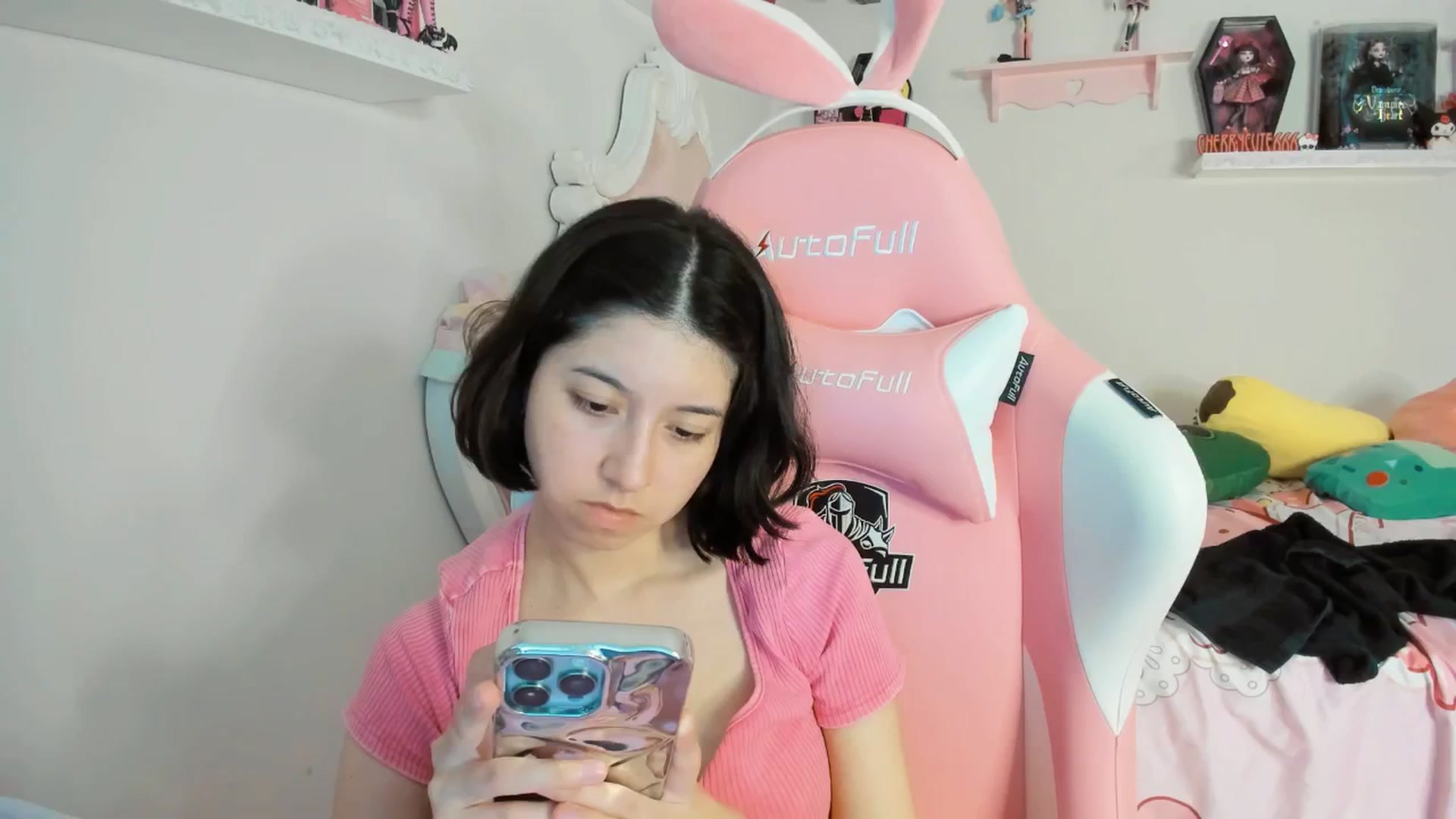 Gallery image thumbnail from Cherrycute666's myfreecams stream on, 08/18/2025, 01:37 image 13 of 20