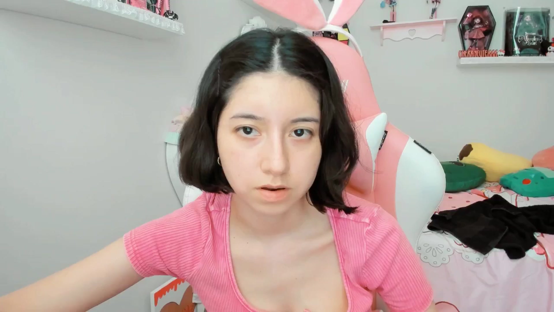 Gallery image thumbnail from Cherrycute666's myfreecams stream on, 08/18/2025, 01:37 image 9 of 20