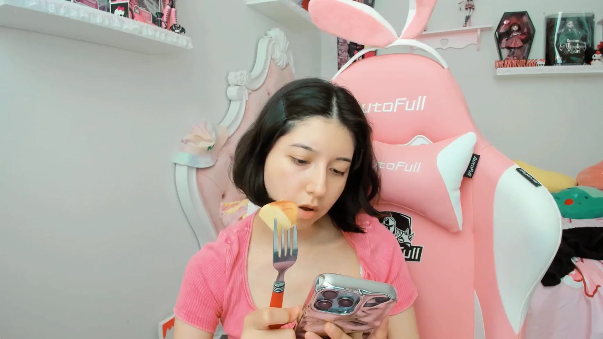 Gallery image thumbnail from Cherrycute666's myfreecams stream on, 08/18/2025, 01:37 image 3 of 20