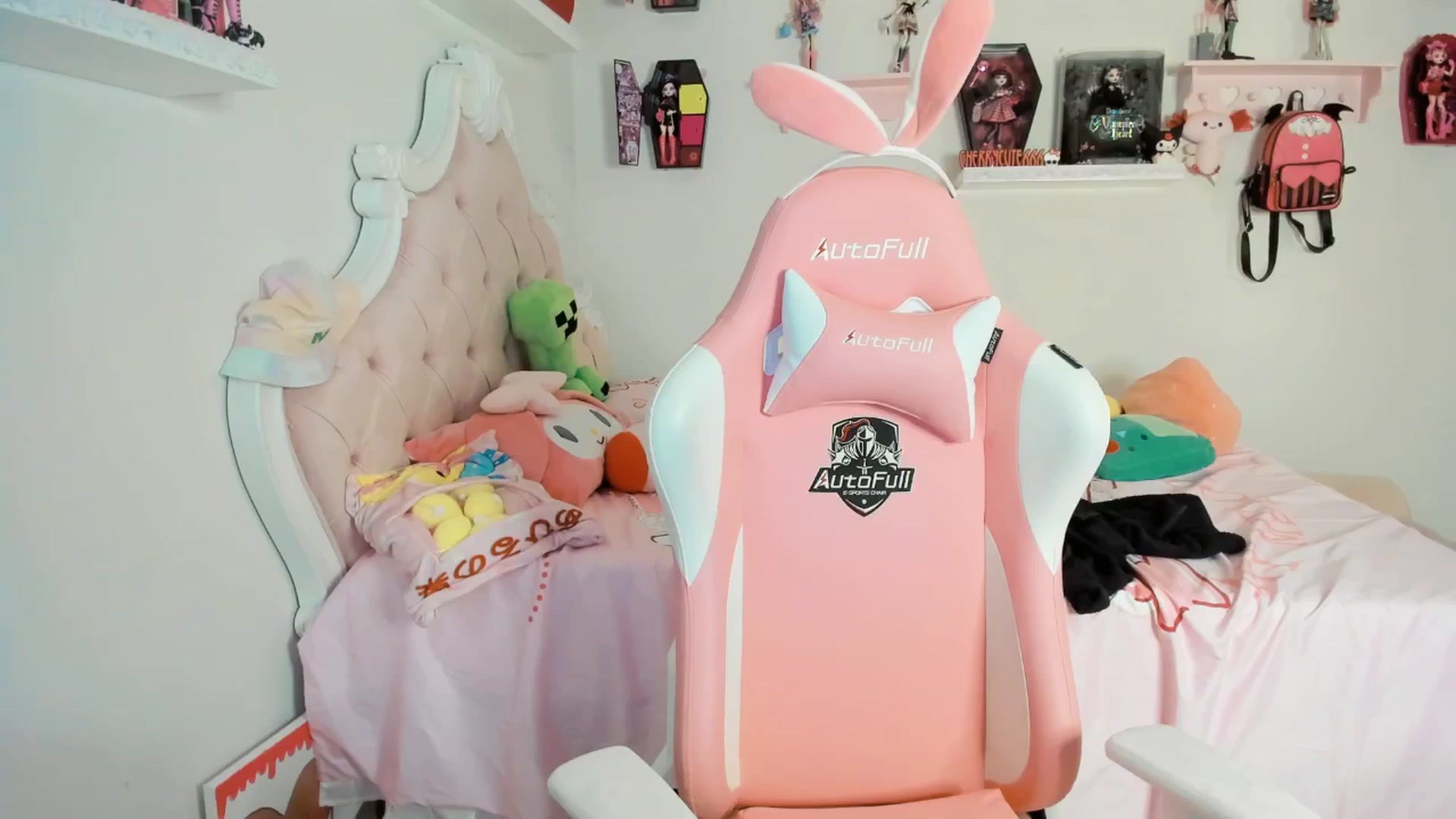 Gallery image thumbnail from Cherrycute666's myfreecams stream on, 08/18/2025, 01:37 image 17 of 20