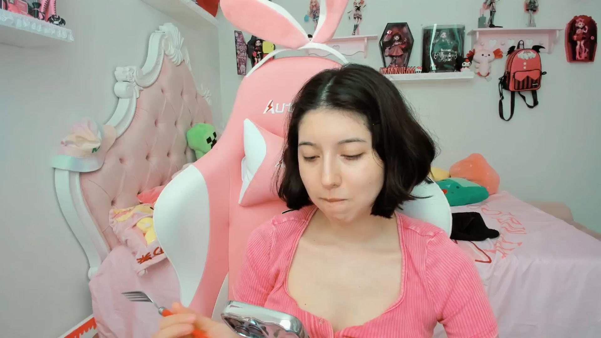 Gallery image thumbnail from Cherrycute666's myfreecams stream on, 08/18/2025, 01:37 image 2 of 20