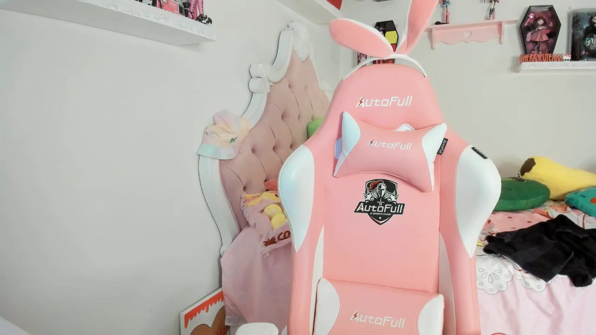 Gallery image thumbnail from Cherrycute666's myfreecams stream on, 08/18/2025, 01:37 image 11 of 20