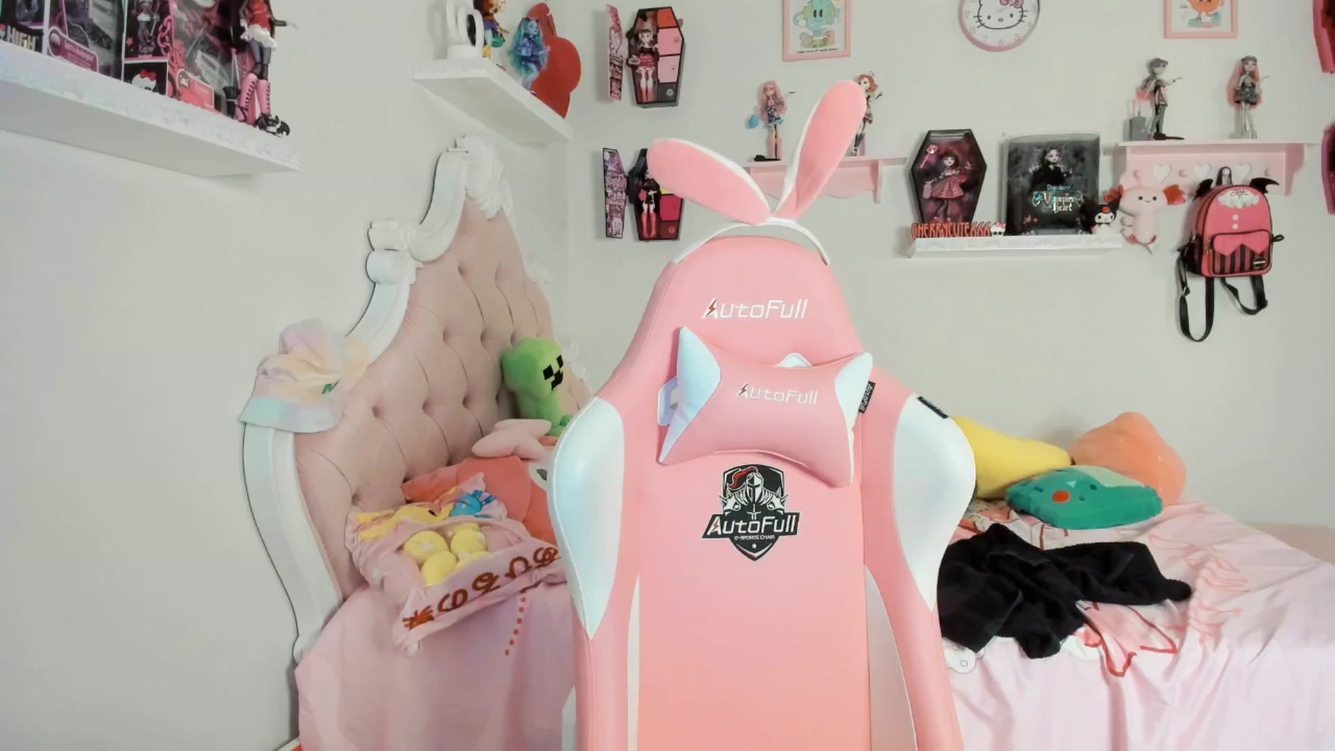 Gallery image thumbnail from Cherrycute666's myfreecams stream on, 08/18/2025, 05:06 image 1 of 20