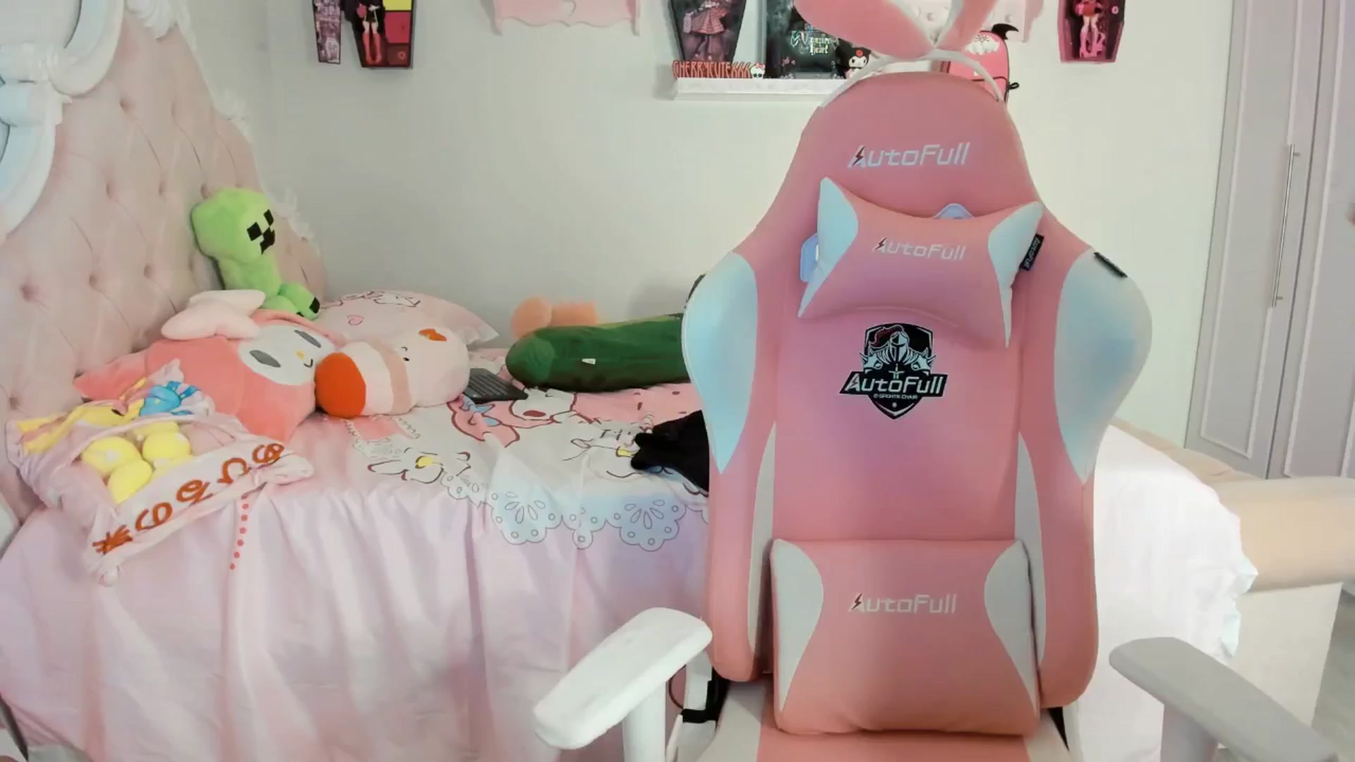 Gallery image thumbnail from Cherrycute666's myfreecams stream on, 08/18/2025, 05:06 image 7 of 20