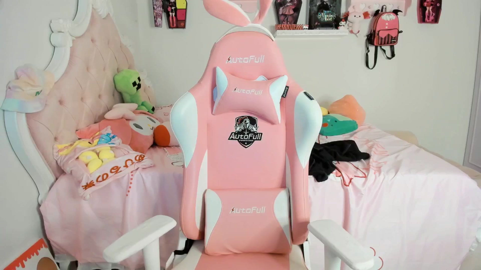 Gallery image thumbnail from Cherrycute666's myfreecams stream on, 08/18/2025, 05:06 image 8 of 20