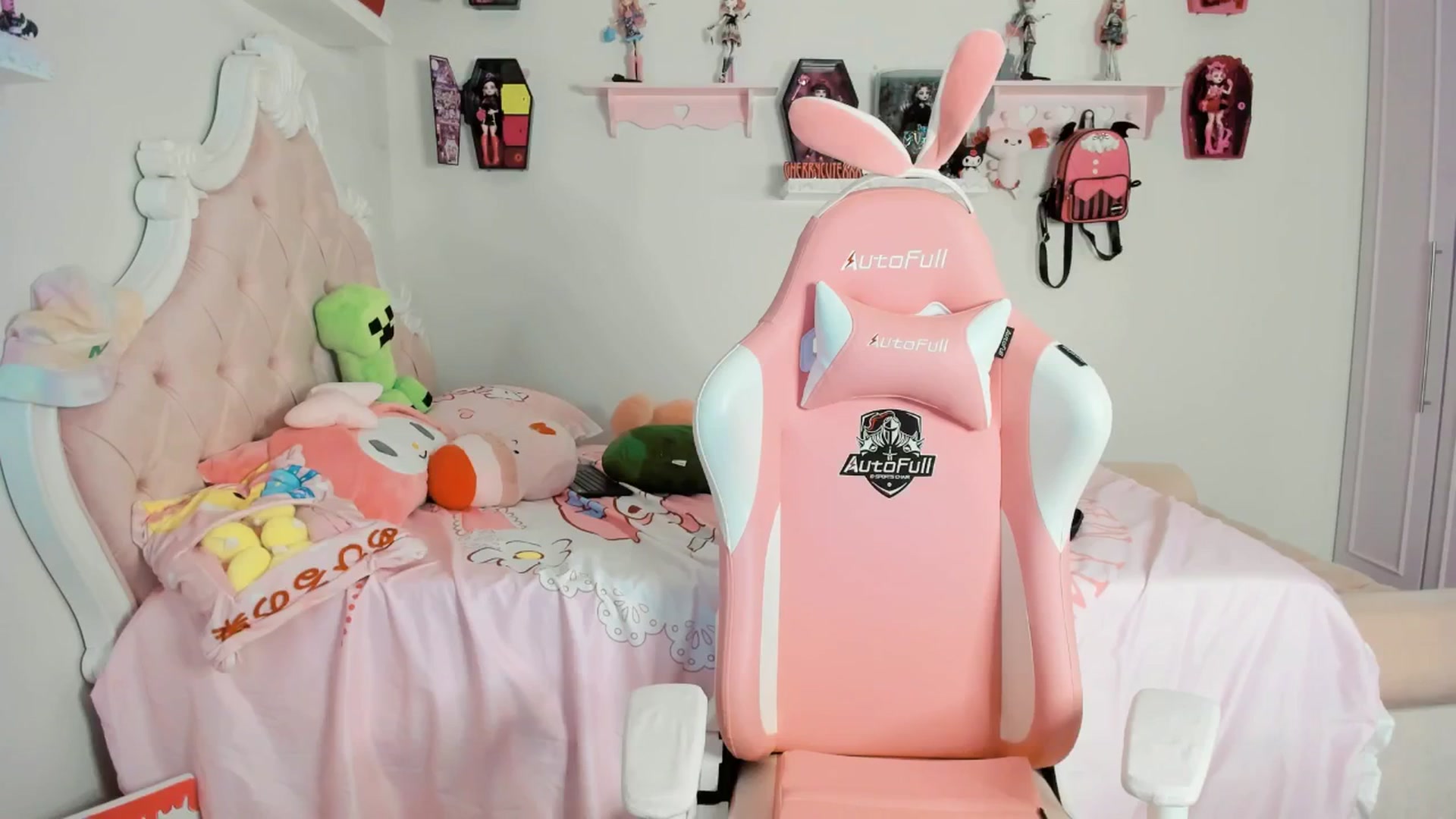 Gallery image thumbnail from Cherrycute666's myfreecams stream on, 08/18/2025, 05:06 image 13 of 20