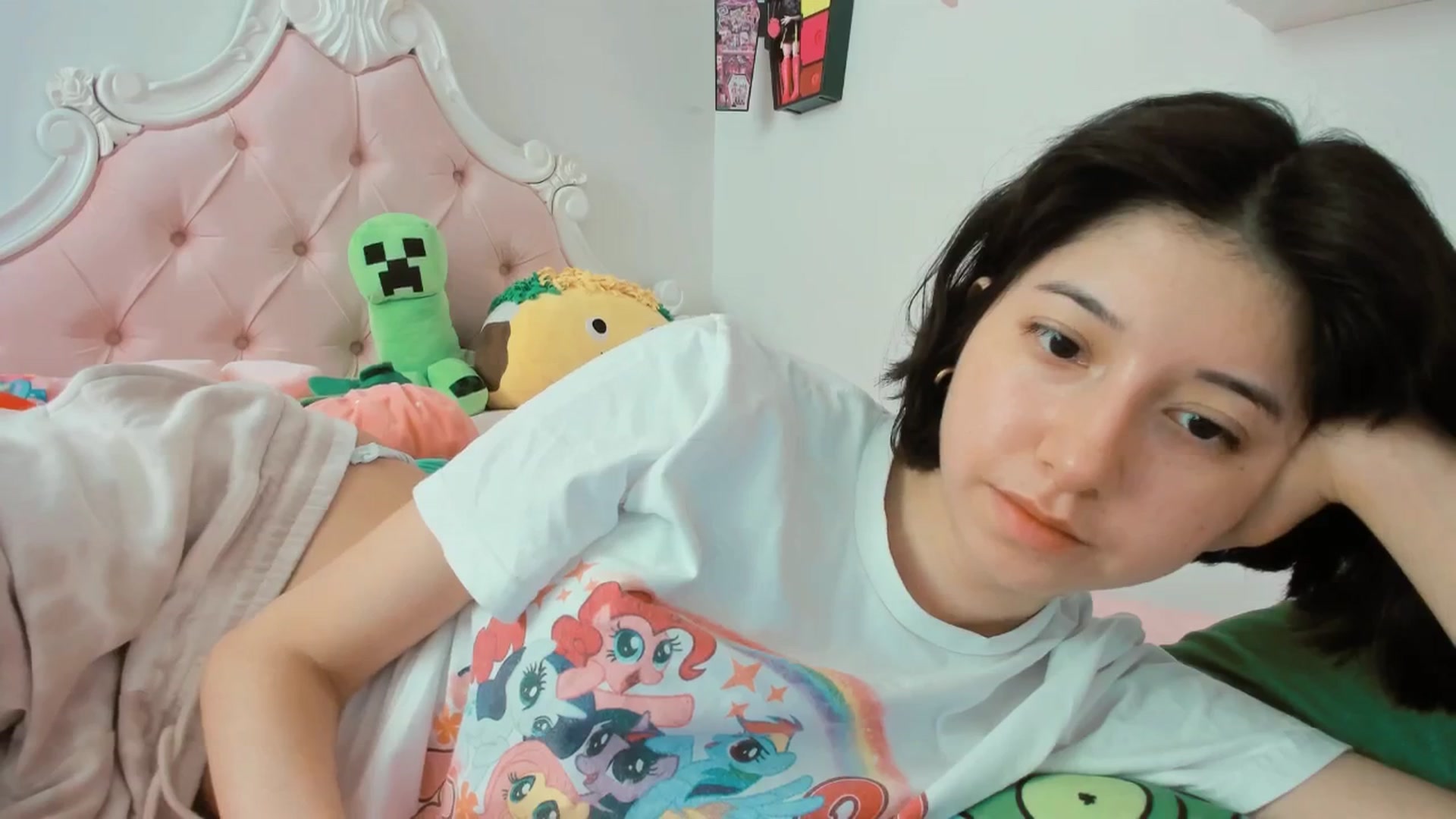 Gallery image thumbnail from Cherrycute666's myfreecams stream on, 08/19/2025, 18:21 image 17 of 20