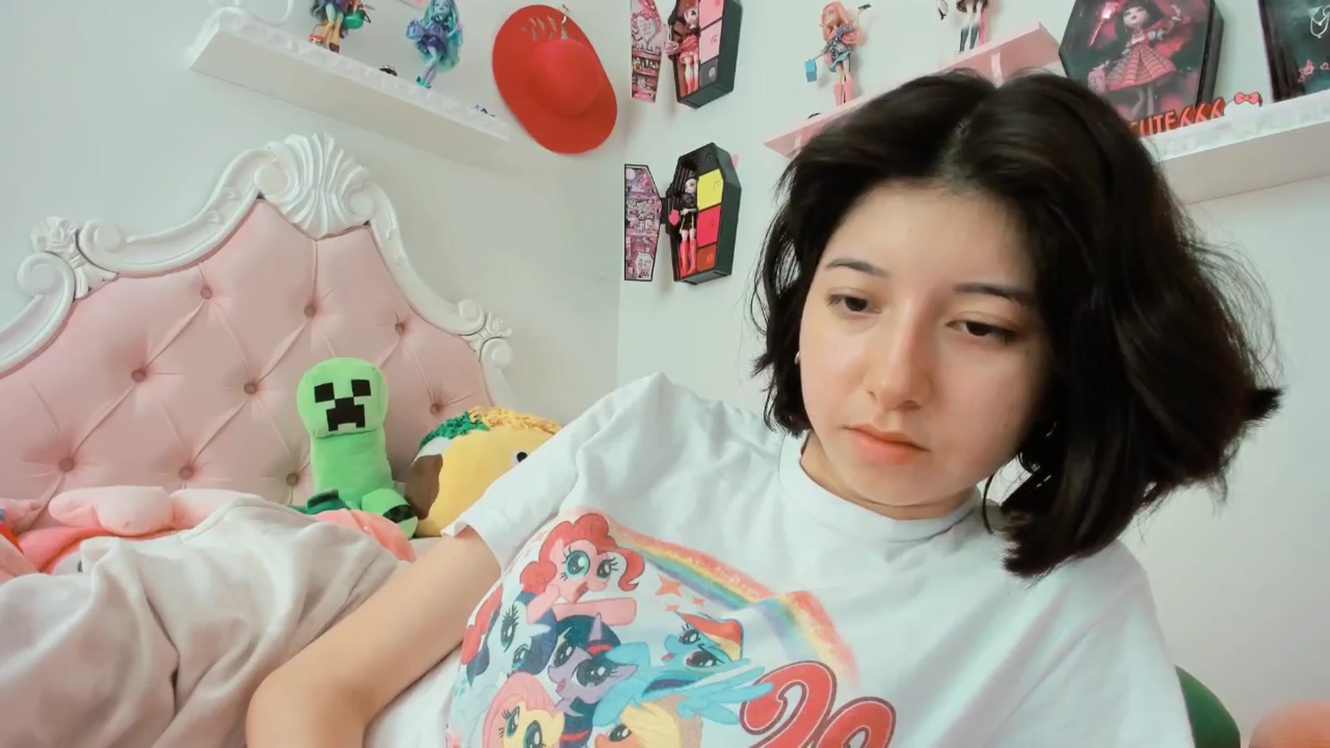 Gallery image thumbnail from Cherrycute666's myfreecams stream on, 08/19/2025, 18:21 image 16 of 20