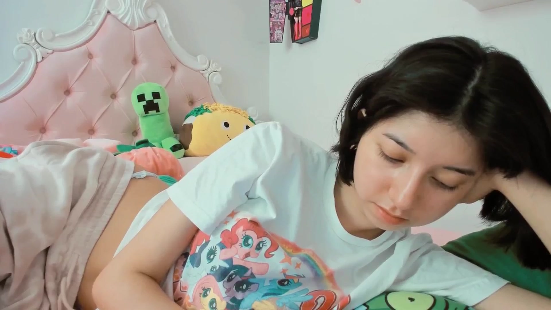 Gallery image thumbnail from Cherrycute666's myfreecams stream on, 08/19/2025, 18:21 image 18 of 20