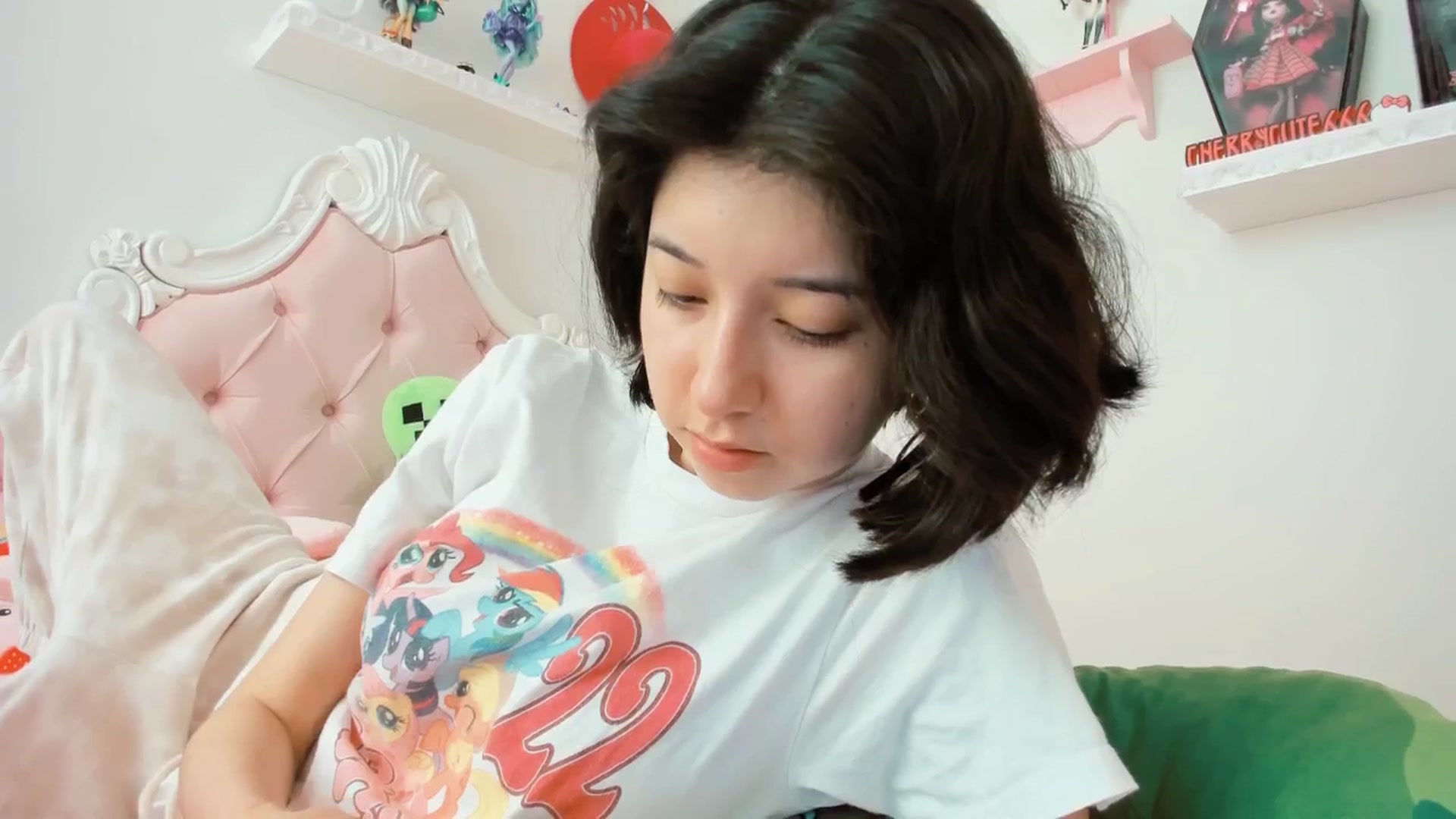 Gallery image thumbnail from Cherrycute666's myfreecams stream on, 08/19/2025, 18:21 image 6 of 20