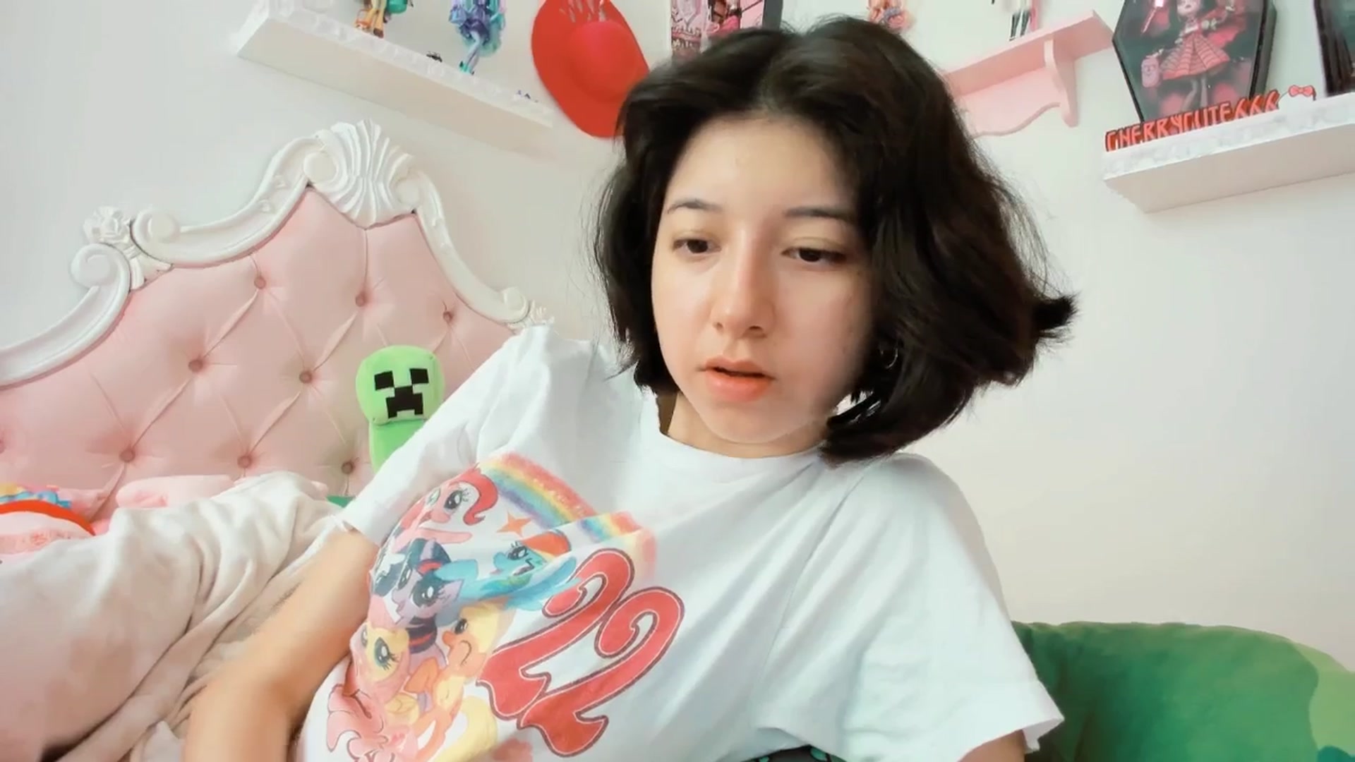 Gallery image thumbnail from Cherrycute666's myfreecams stream on, 08/19/2025, 18:21 image 8 of 20