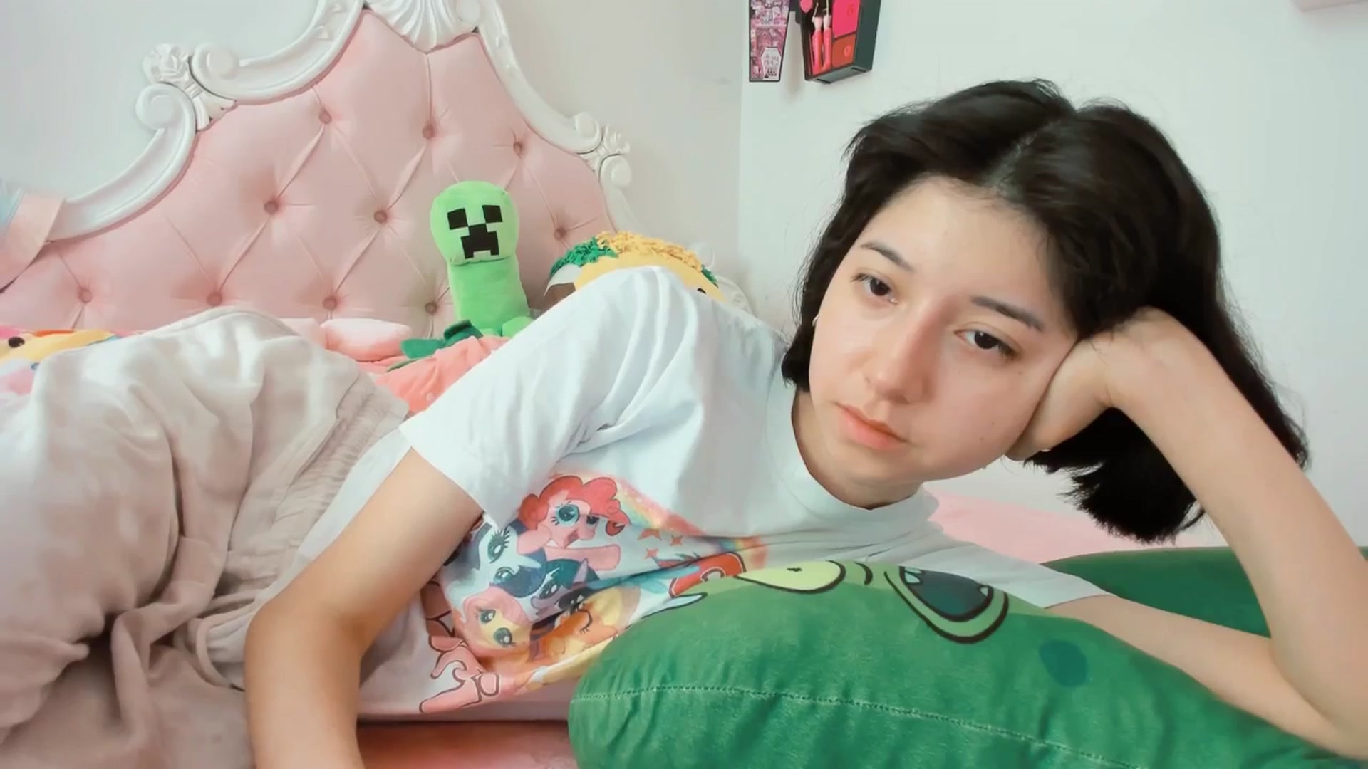 Gallery image thumbnail from Cherrycute666's myfreecams stream on, 08/19/2025, 18:21 image 5 of 20