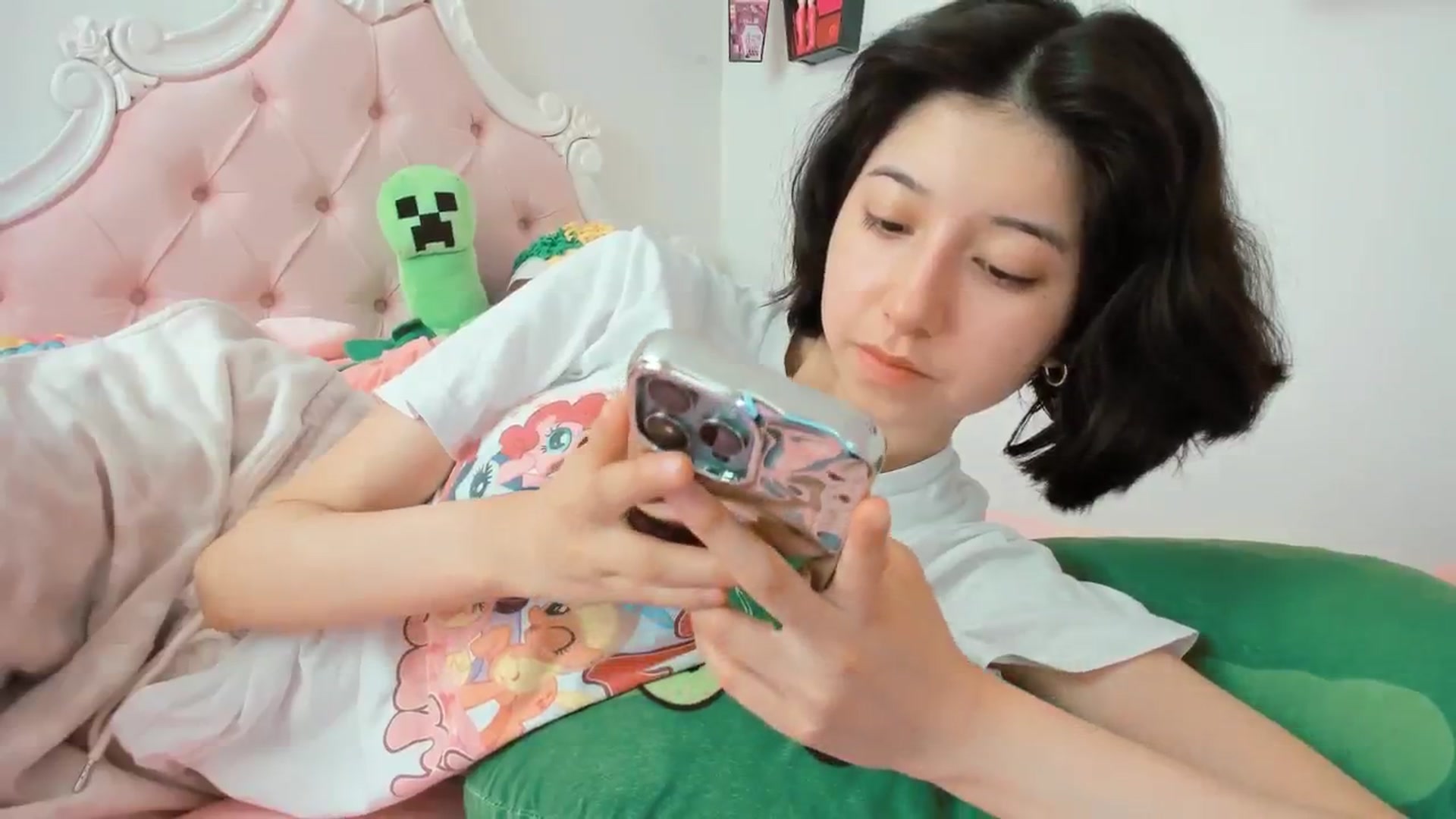 Gallery image thumbnail from Cherrycute666's myfreecams stream on, 08/19/2025, 18:21 image 12 of 20