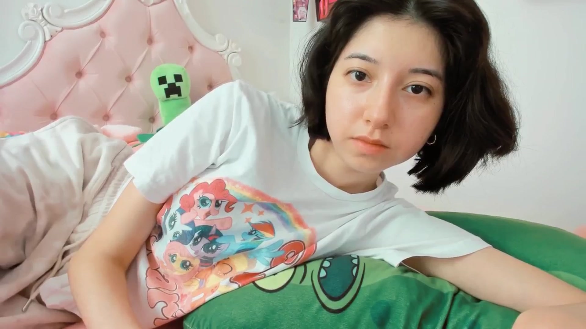 Gallery image thumbnail from Cherrycute666's myfreecams stream on, 08/19/2025, 18:21 image 9 of 20