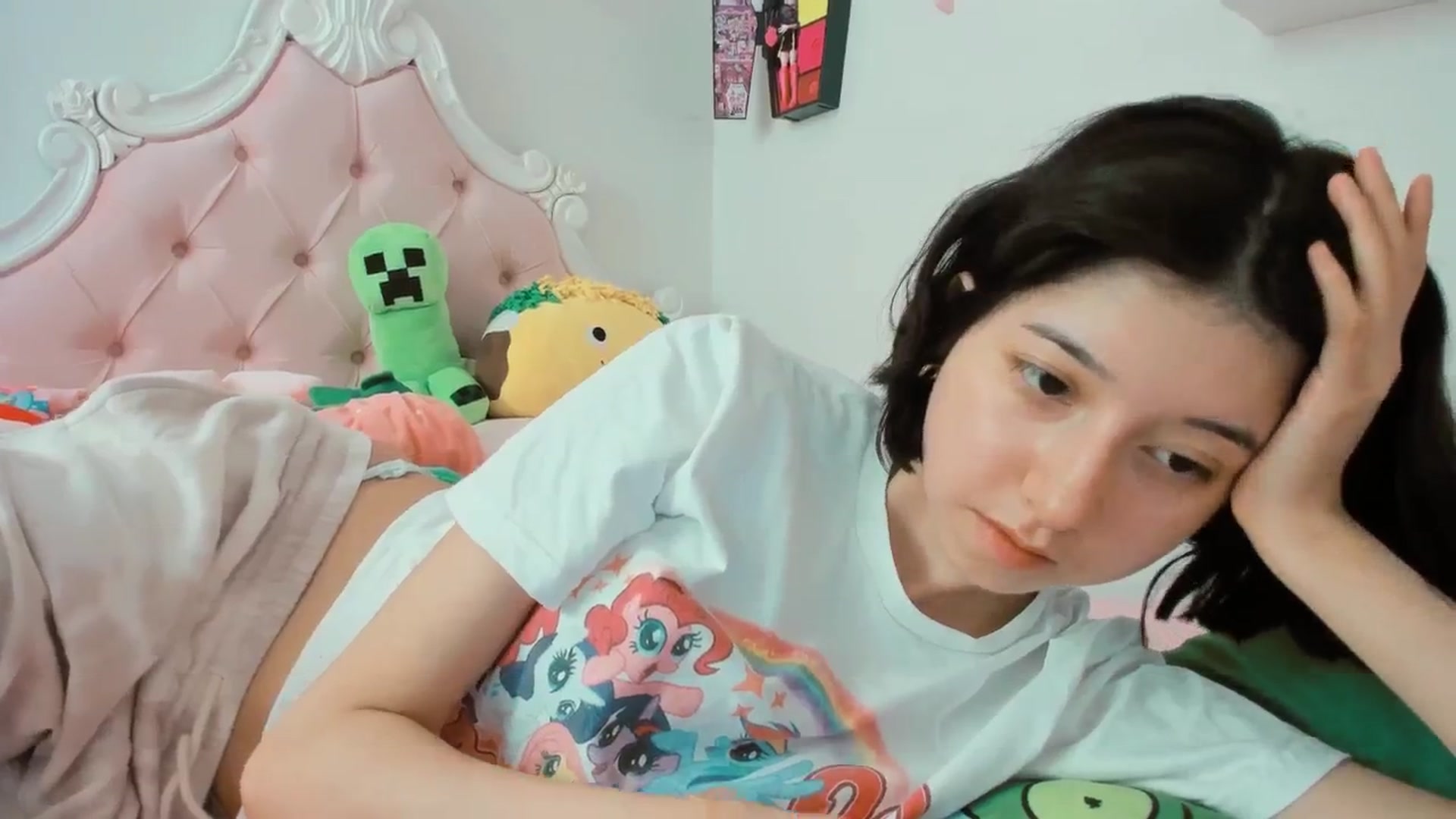 Gallery image thumbnail from Cherrycute666's myfreecams stream on, 08/19/2025, 18:21 image 19 of 20