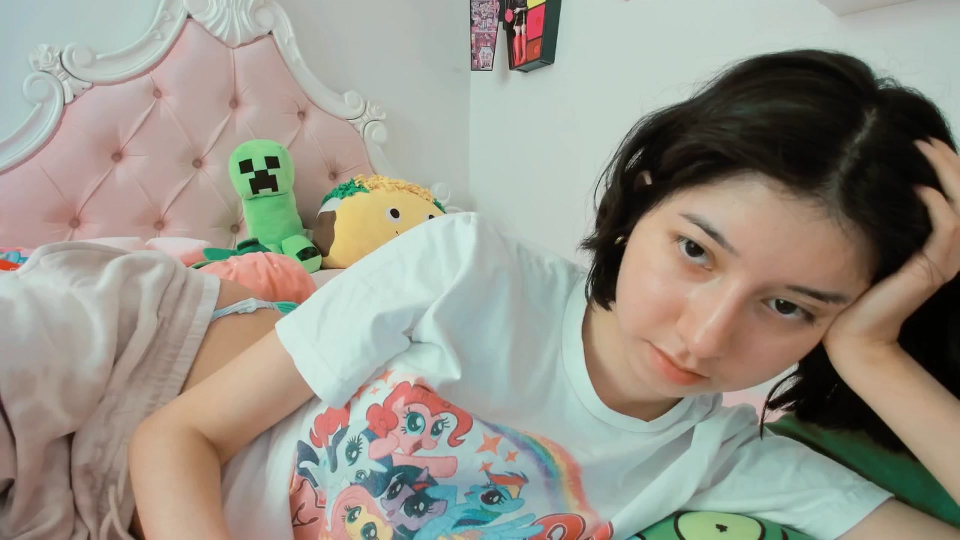 Gallery image thumbnail from Cherrycute666's myfreecams stream on, 08/19/2025, 18:21 image 20 of 20