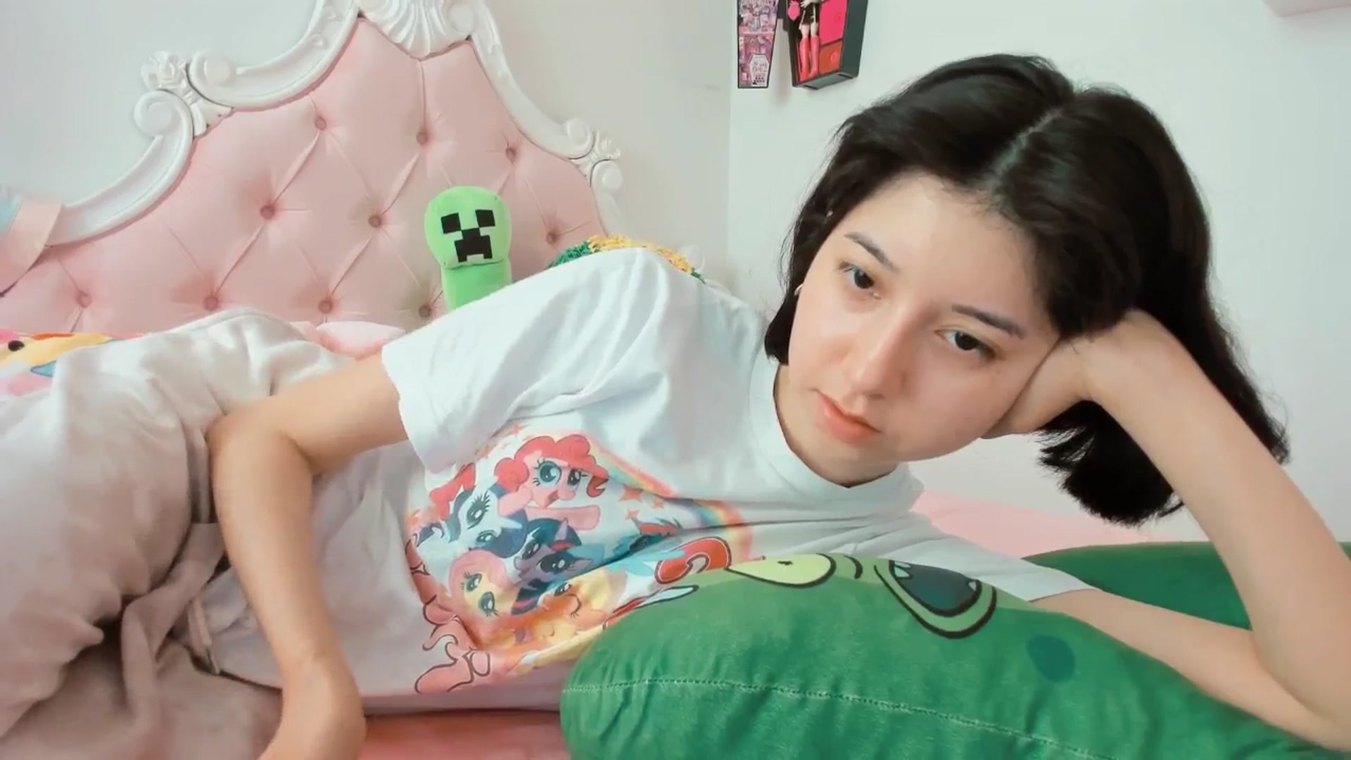 Gallery image thumbnail from Cherrycute666's myfreecams stream on, 08/19/2025, 18:21 image 2 of 20