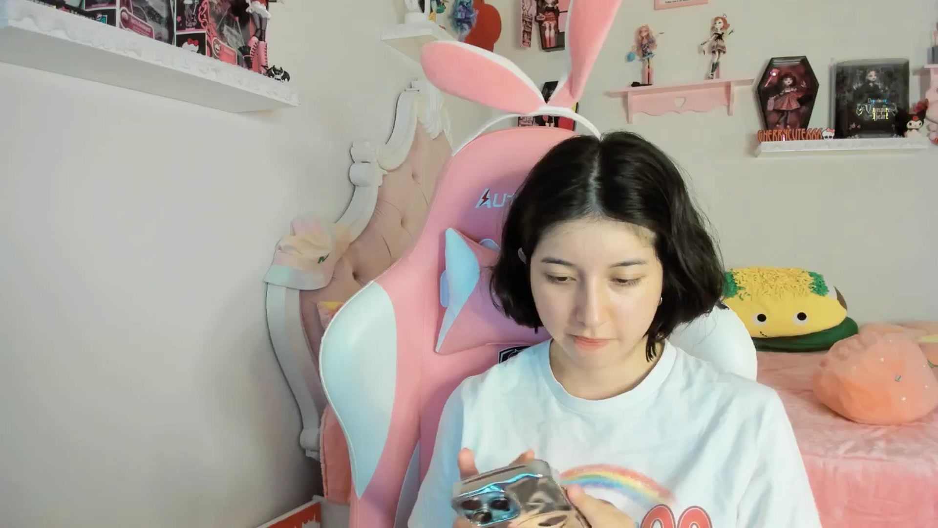 Gallery image thumbnail from Cherrycute666's myfreecams stream on, 08/20/2025, 06:55 image 13 of 20