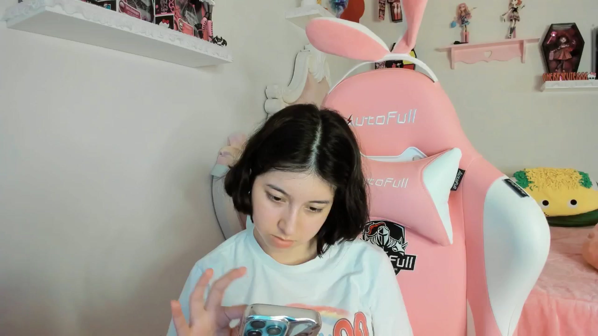 Gallery image thumbnail from Cherrycute666's myfreecams stream on, 08/20/2025, 06:55 image 15 of 20