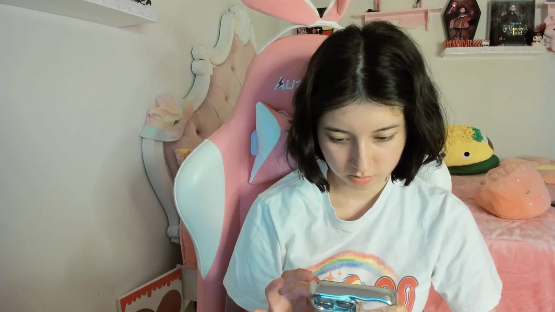 Gallery image thumbnail from Cherrycute666's myfreecams stream on, 08/20/2025, 06:55 image 17 of 20