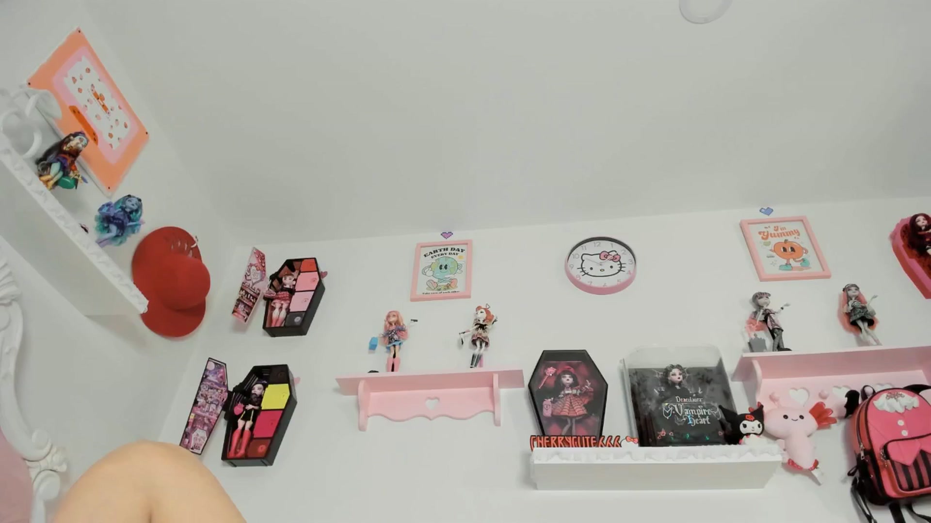 Gallery image thumbnail from Cherrycute666's myfreecams stream on, 08/20/2025, 06:55 image 12 of 20