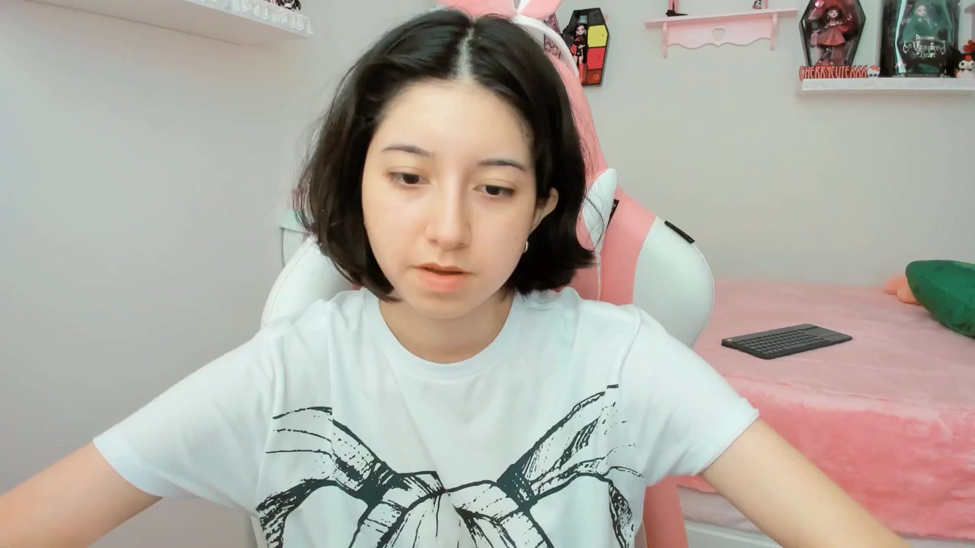 Gallery image thumbnail from Cherrycute666's myfreecams stream on, 08/21/2025, 19:41 image 17 of 20