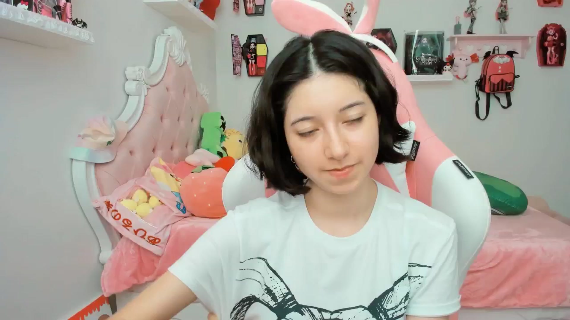 Gallery image thumbnail from Cherrycute666's myfreecams stream on, 08/21/2025, 19:41 image 5 of 20