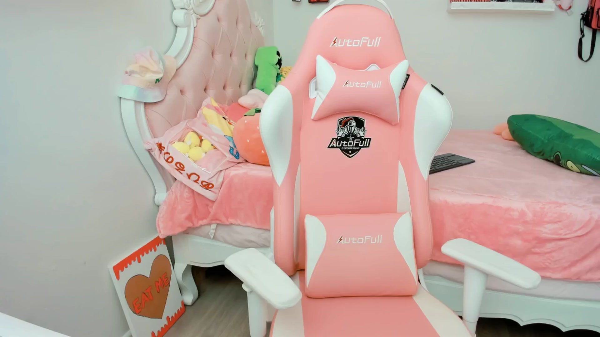 Gallery image thumbnail from Cherrycute666's myfreecams stream on, 08/21/2025, 19:41 image 14 of 20