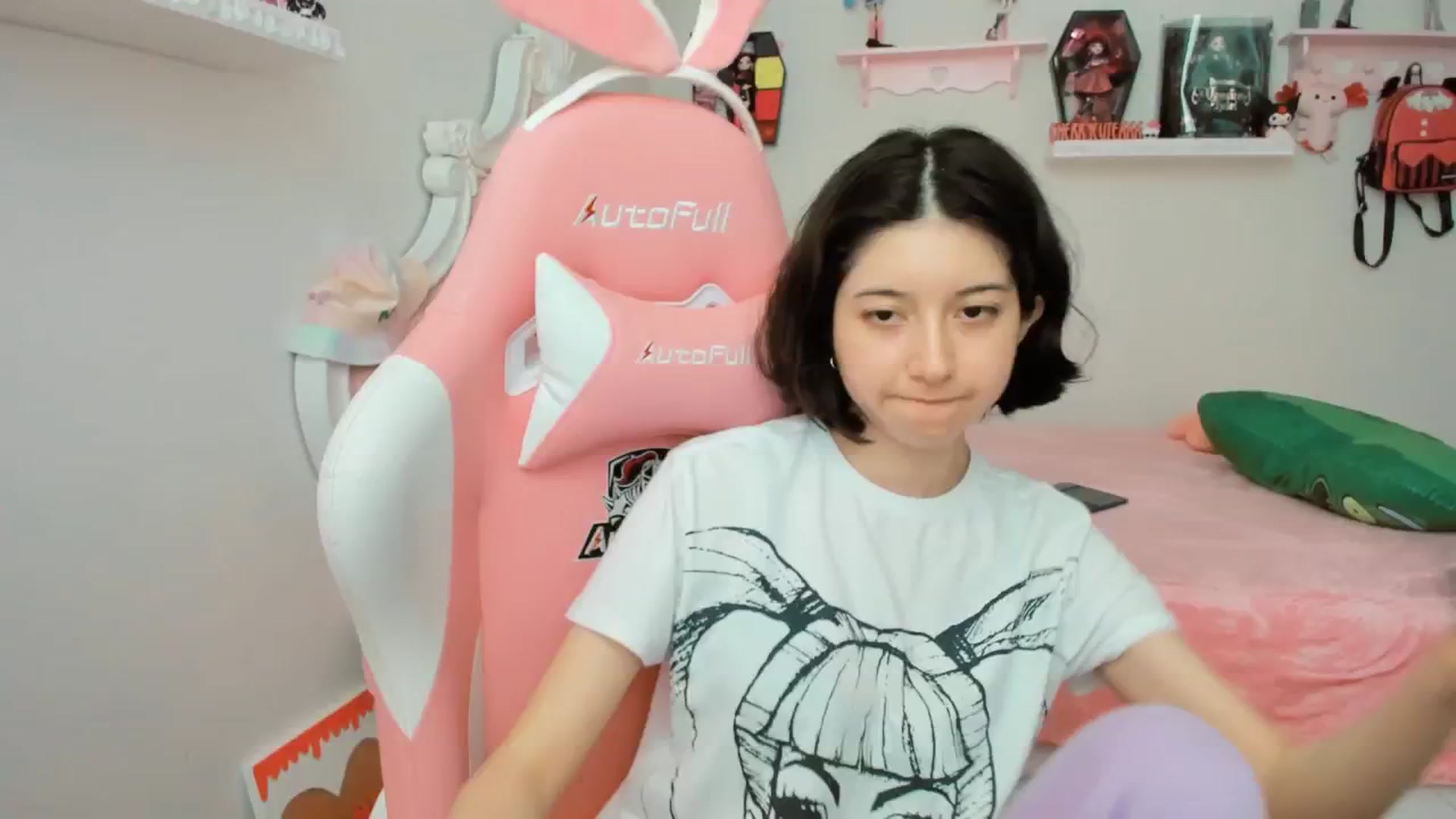 Gallery image thumbnail from Cherrycute666's myfreecams stream on, 08/21/2025, 19:41 image 18 of 20