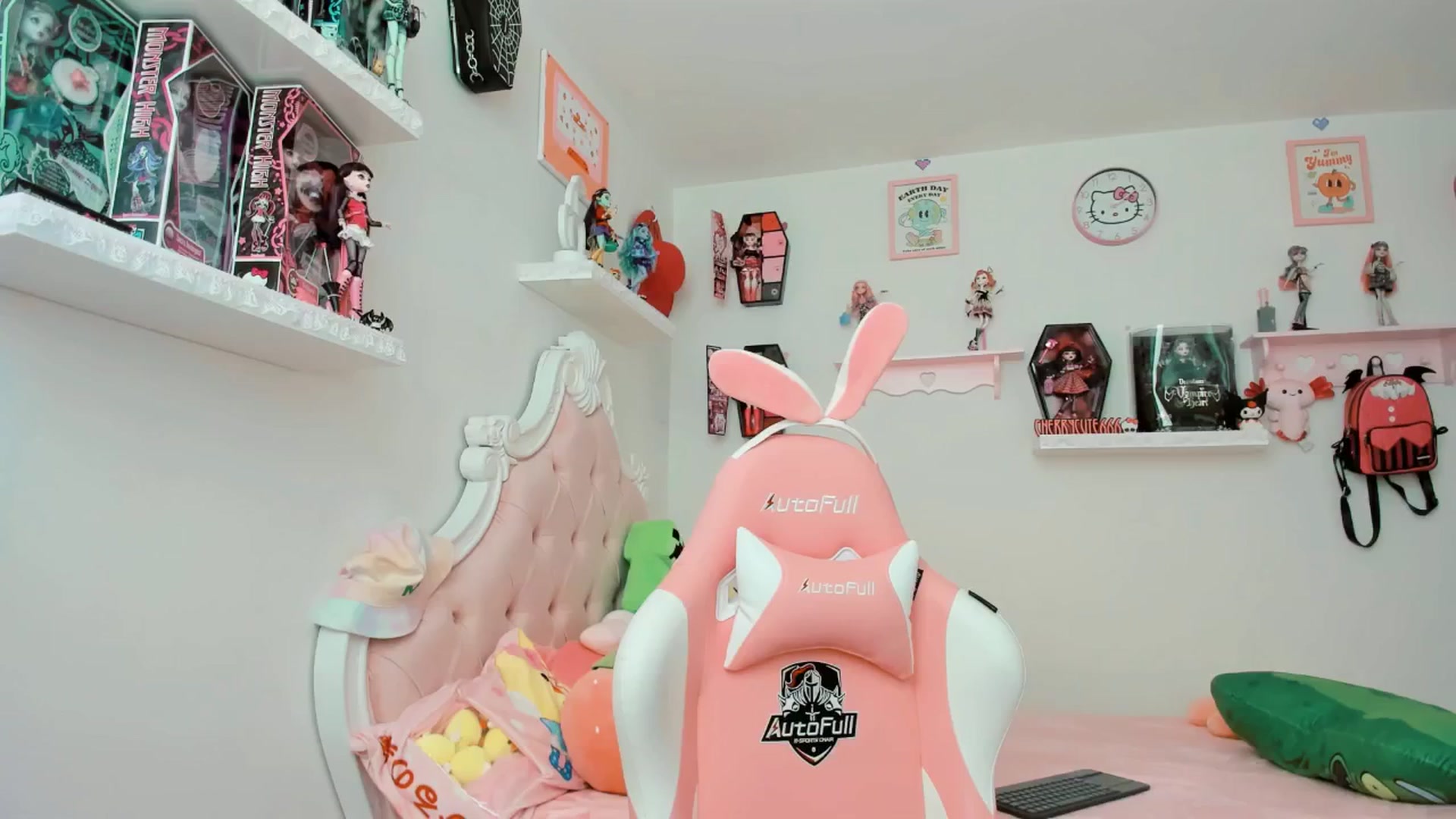 Gallery image thumbnail from Cherrycute666's myfreecams stream on, 08/21/2025, 19:41 image 16 of 20