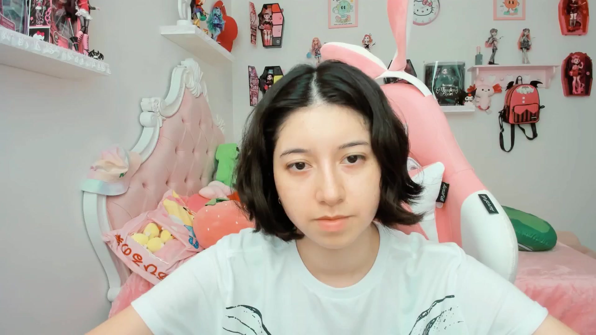 Gallery image thumbnail from Cherrycute666's myfreecams stream on, 08/21/2025, 19:41 image 1 of 20