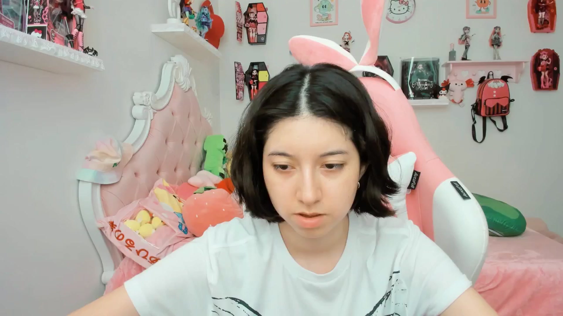Gallery image thumbnail from Cherrycute666's myfreecams stream on, 08/21/2025, 19:41 image 4 of 20