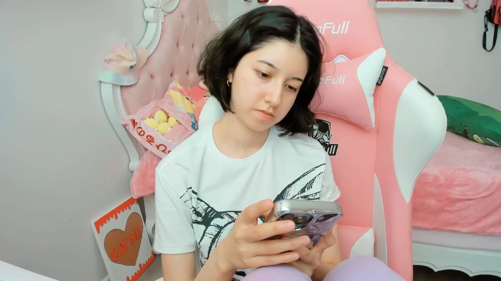 Gallery image thumbnail from Cherrycute666's myfreecams stream on, 08/21/2025, 19:41 image 13 of 20