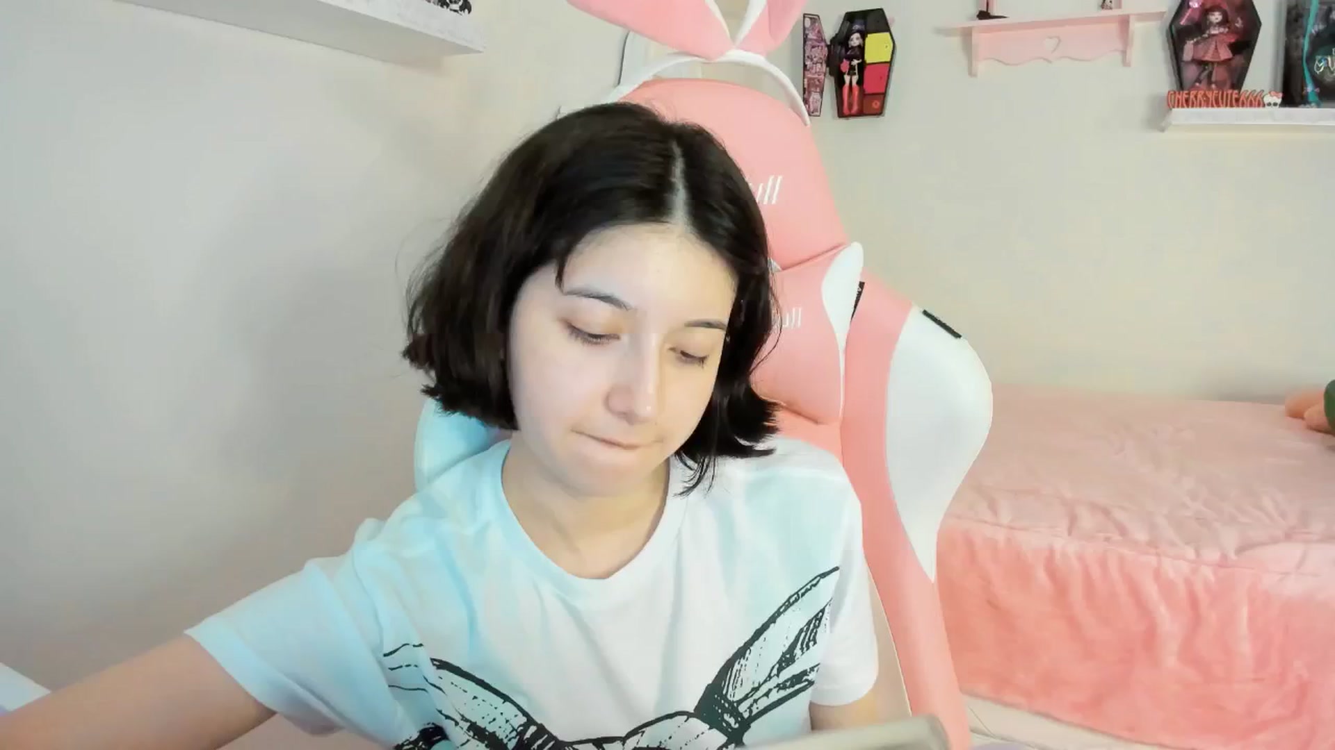 Gallery image thumbnail from Cherrycute666's myfreecams stream on, 08/22/2025, 01:14 image 3 of 20