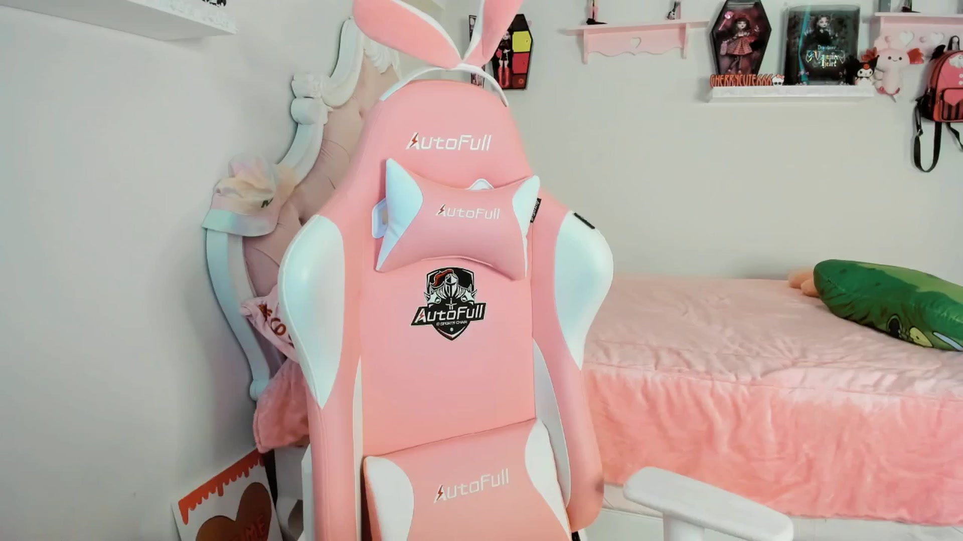 Gallery image thumbnail from Cherrycute666's myfreecams stream on, 08/22/2025, 01:14 image 8 of 20