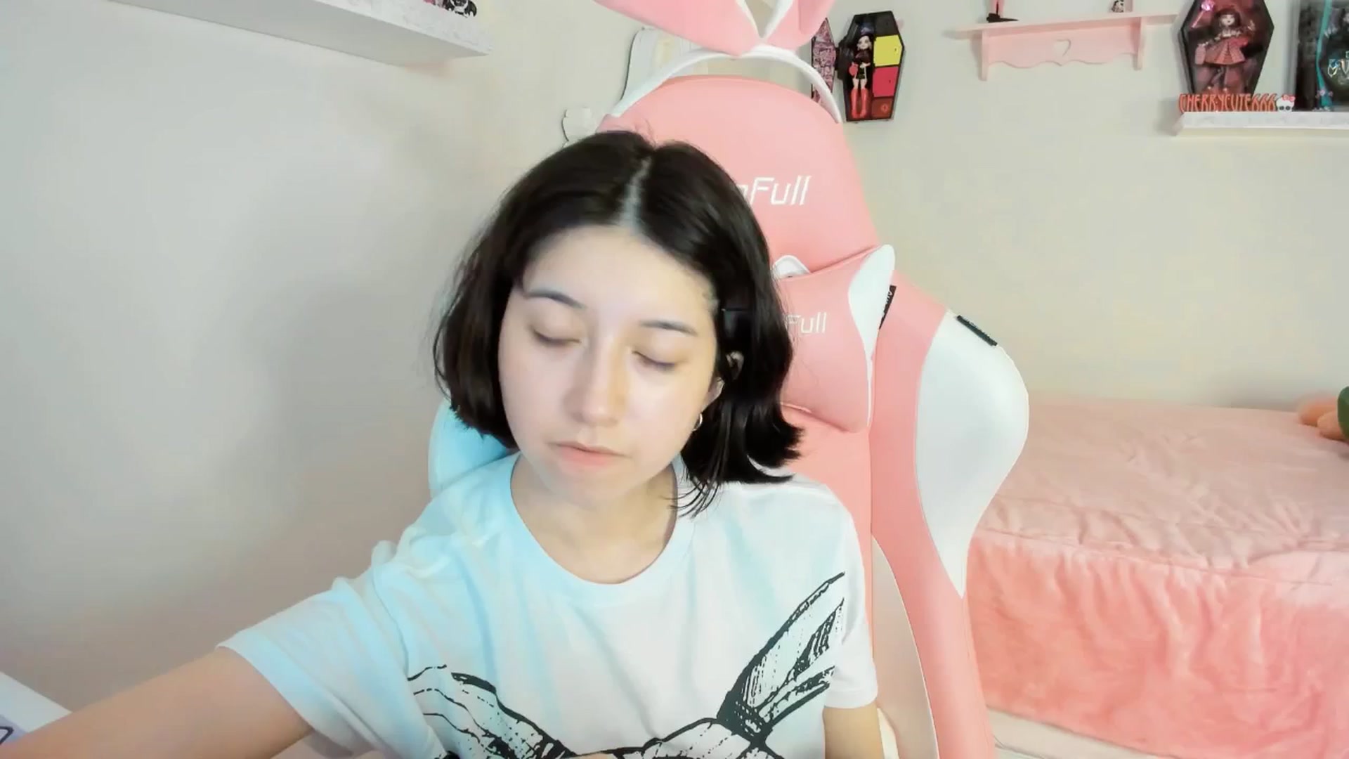 Gallery image thumbnail from Cherrycute666's myfreecams stream on, 08/22/2025, 01:14 image 5 of 20