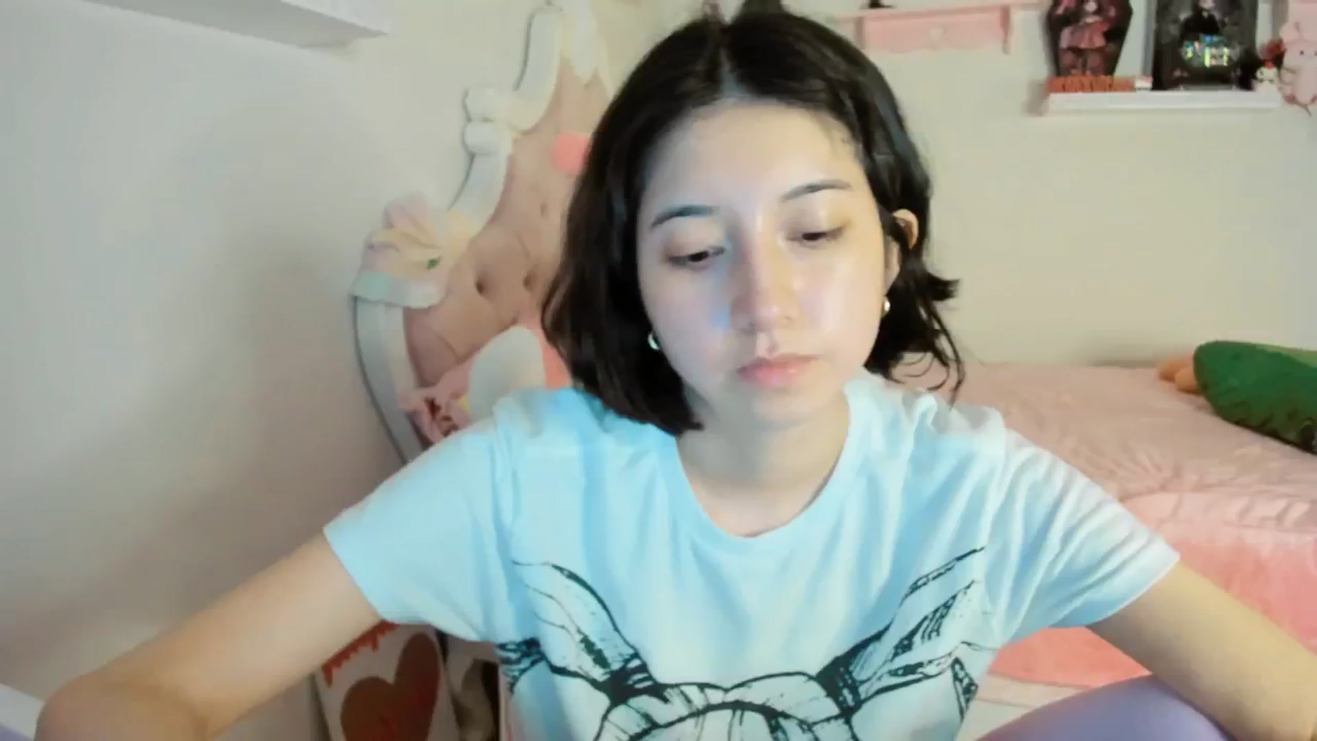 Gallery image thumbnail from Cherrycute666's myfreecams stream on, 08/22/2025, 01:14 image 16 of 20