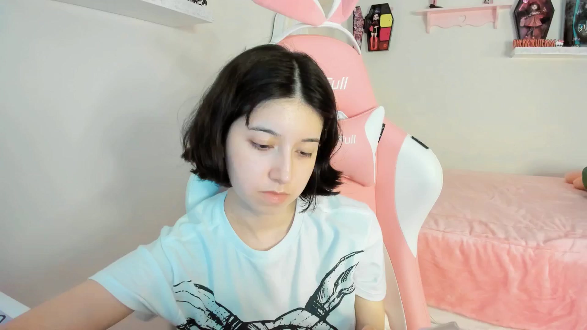 Gallery image thumbnail from Cherrycute666's myfreecams stream on, 08/22/2025, 01:14 image 2 of 20