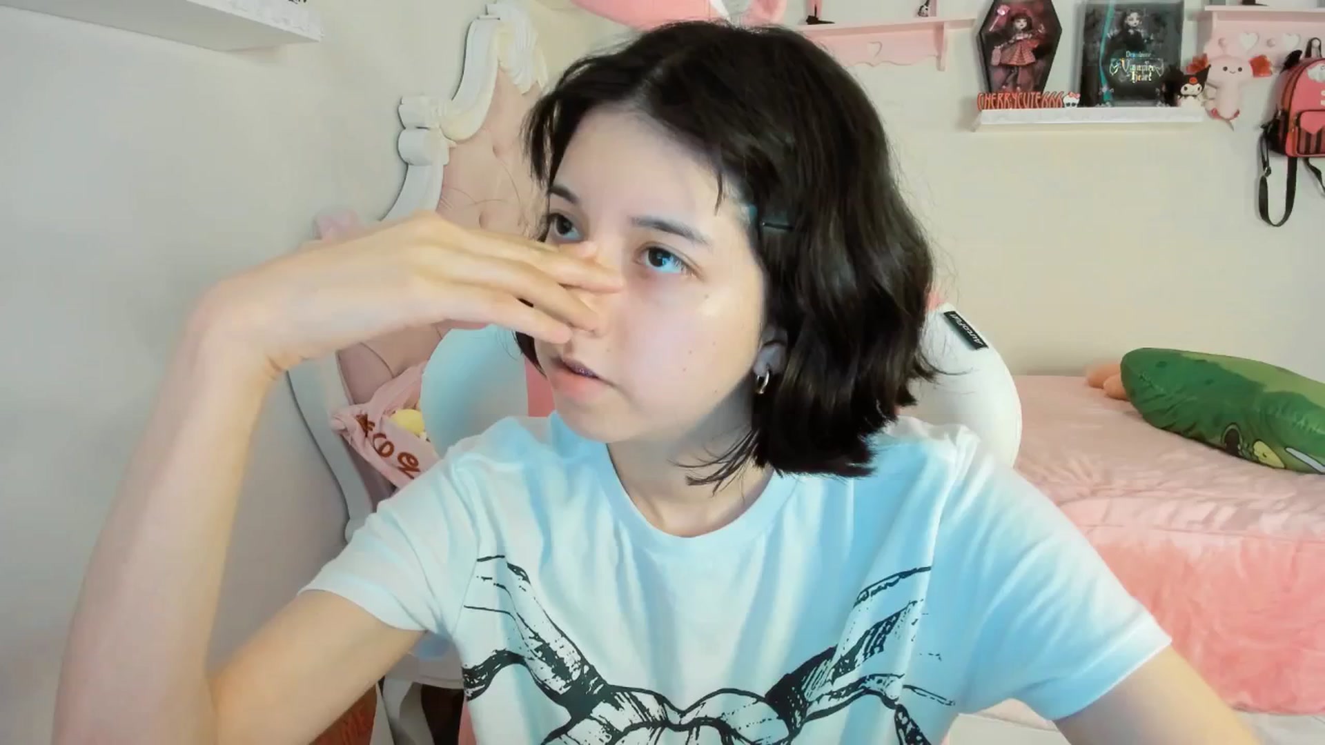 Gallery image thumbnail from Cherrycute666's myfreecams stream on, 08/22/2025, 01:14 image 6 of 20