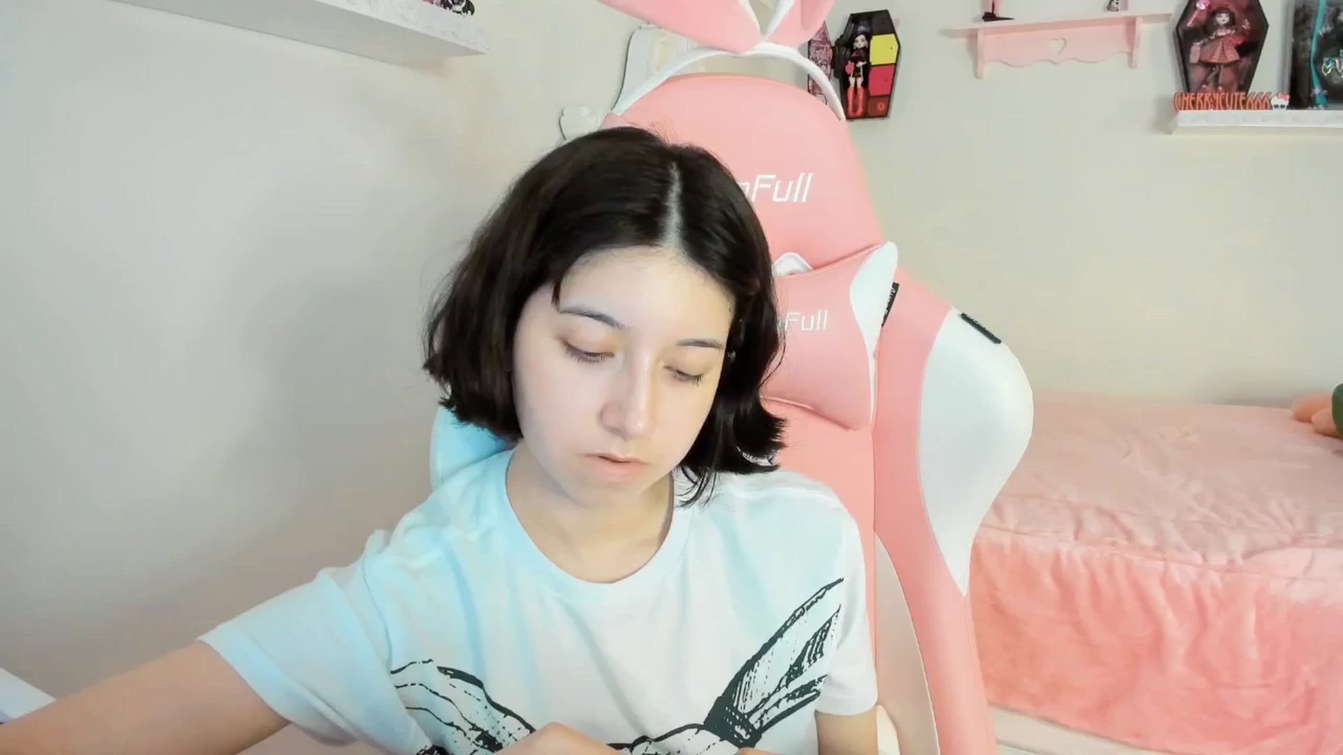 Gallery image thumbnail from Cherrycute666's myfreecams stream on, 08/22/2025, 01:14 image 4 of 20