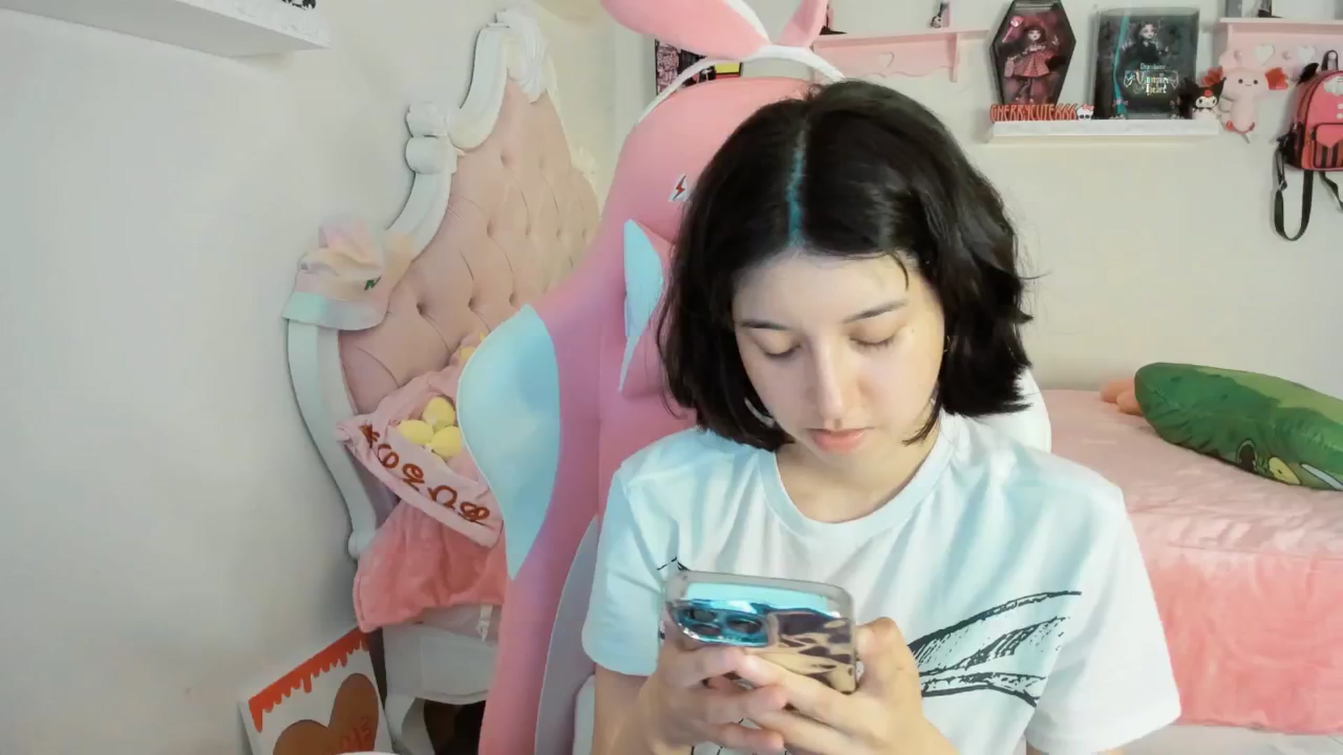 Gallery image thumbnail from Cherrycute666's myfreecams stream on, 08/22/2025, 01:14 image 7 of 20