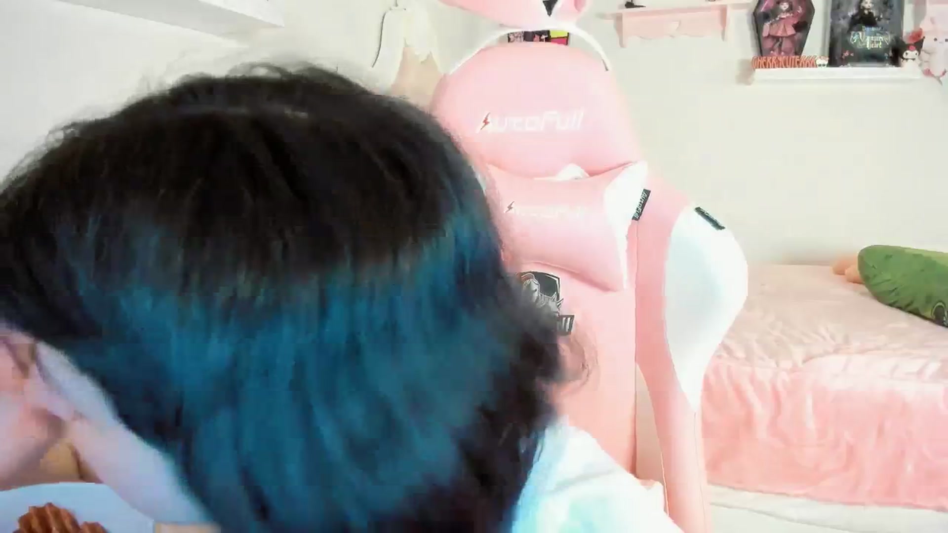 Gallery image thumbnail from Cherrycute666's myfreecams stream on, 08/22/2025, 01:14 image 19 of 20