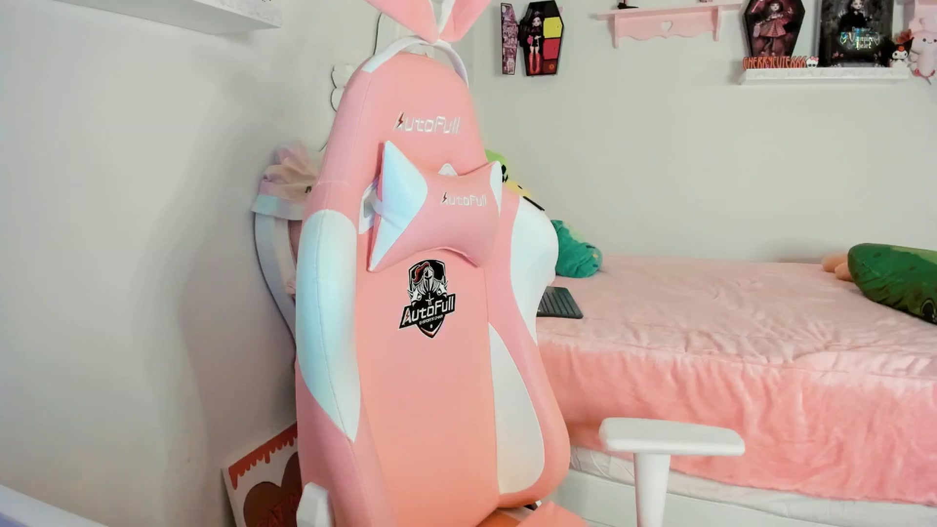 Gallery image thumbnail from Cherrycute666's myfreecams stream on, 08/22/2025, 01:14 image 20 of 20