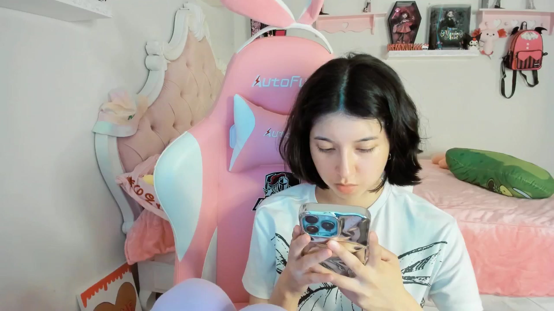 Gallery image thumbnail from Cherrycute666's myfreecams stream on, 08/22/2025, 01:14 image 10 of 20