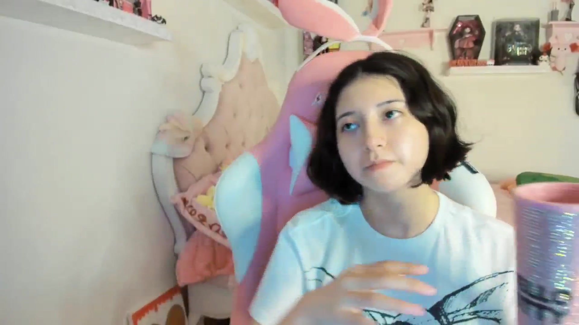Gallery image thumbnail from Cherrycute666's myfreecams stream on, 08/22/2025, 05:47 image 17 of 20