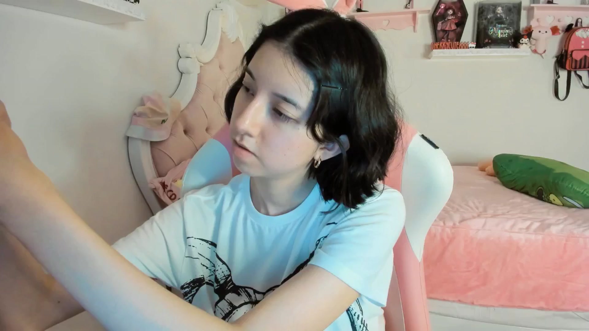 Gallery image thumbnail from Cherrycute666's myfreecams stream on, 08/22/2025, 05:47 image 13 of 20