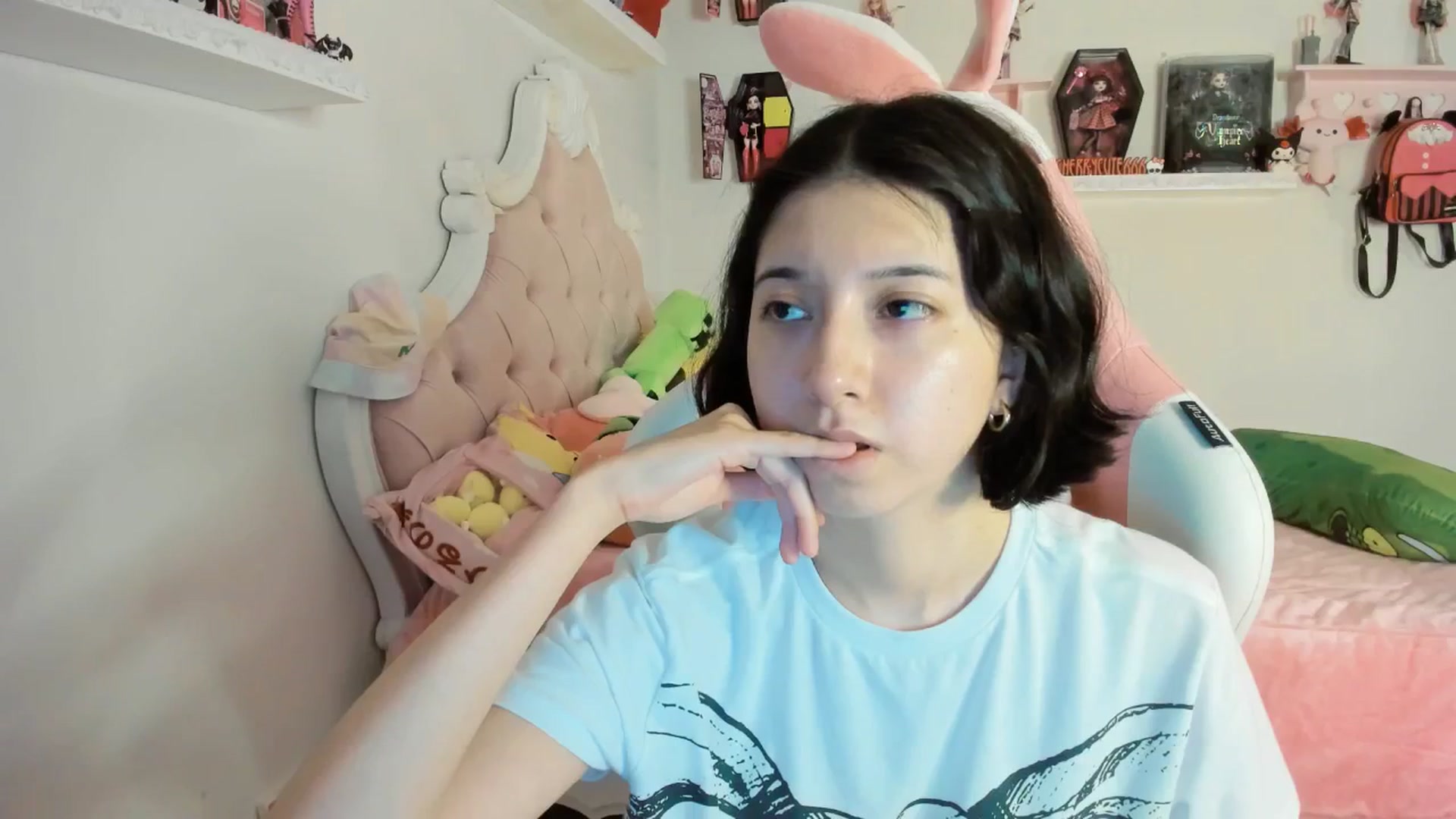 Gallery image thumbnail from Cherrycute666's myfreecams stream on, 08/22/2025, 05:47 image 18 of 20