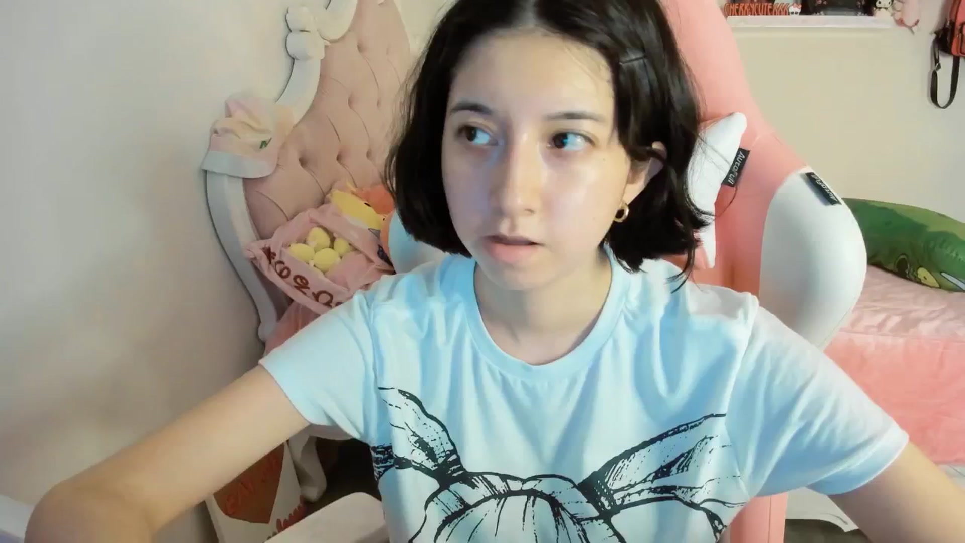 Gallery image thumbnail from Cherrycute666's myfreecams stream on, 08/22/2025, 05:47 image 12 of 20