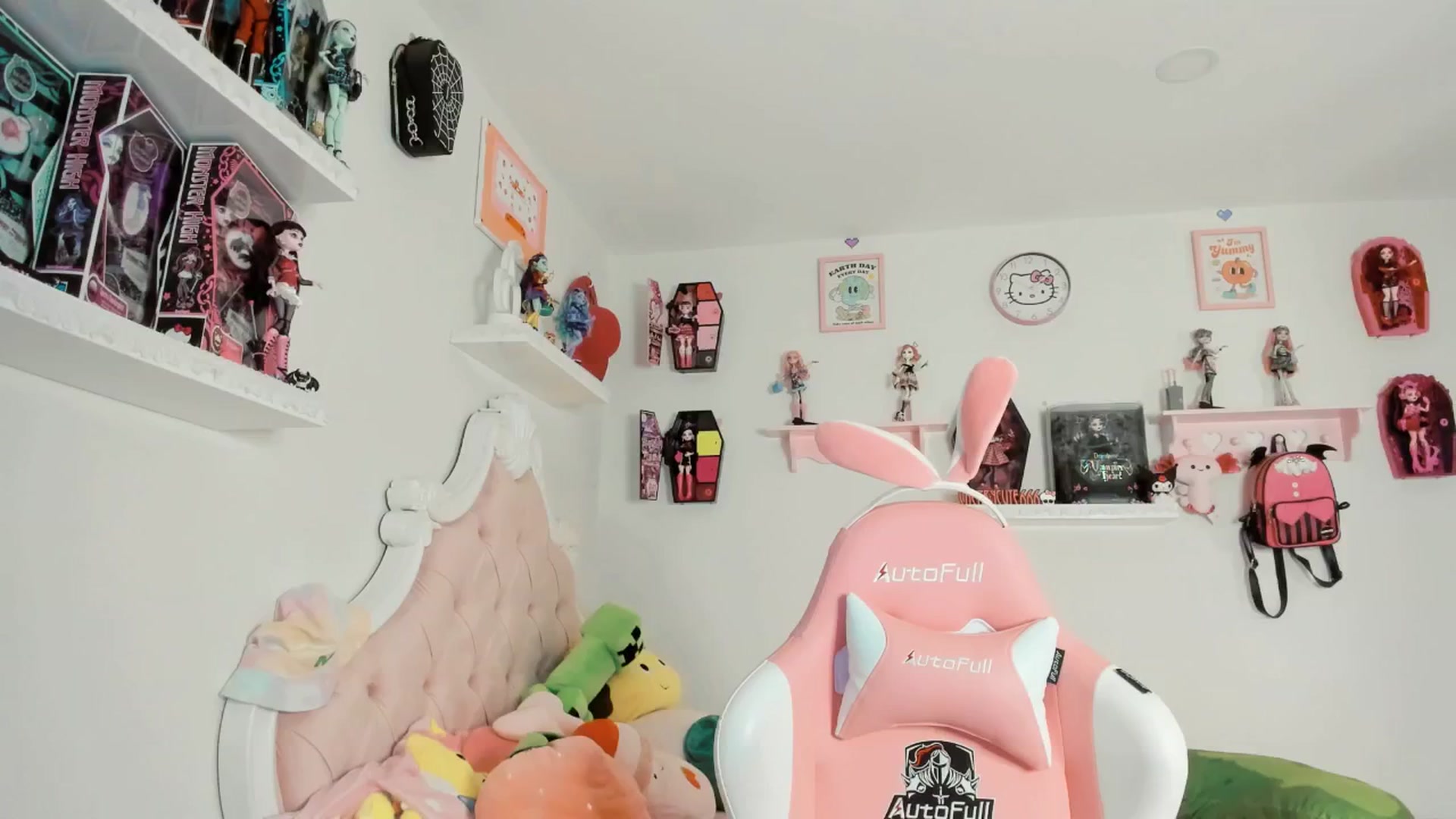 Gallery image thumbnail from Cherrycute666's myfreecams stream on, 08/22/2025, 05:47 image 8 of 20